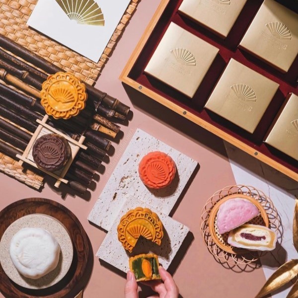 Symphony of Wind and Moon: Four Seasons Hotel Beijing Presents Exquisite  Mooncakes as The Perfect Mid-Autumn Festival Gift